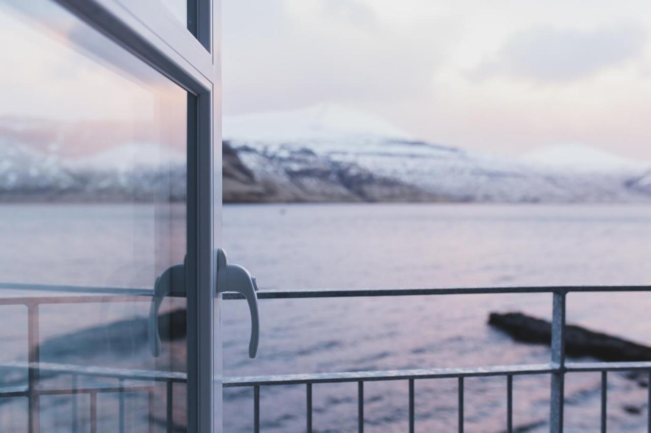 Boat House In Hosvik Apartment Bagian luar foto